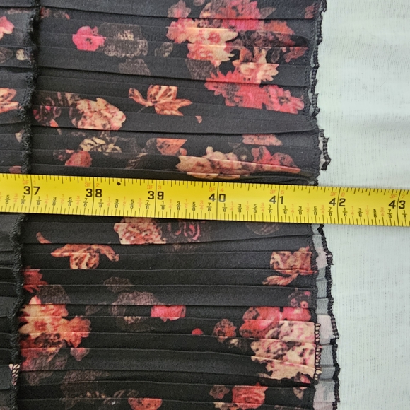 Foxiedox Black and Pink Floral Pleaded Midi‎ Dress - Picture 9 of 11